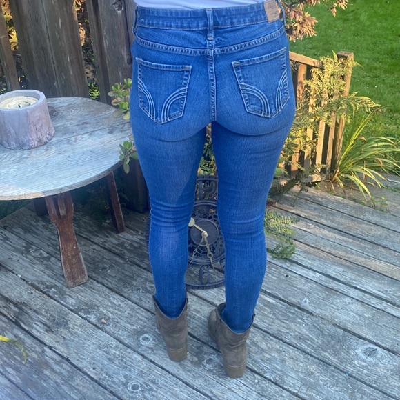 Hollister super skinny blue jeans embroidered design on back pockets w27 L29 - Picture 2 of 3